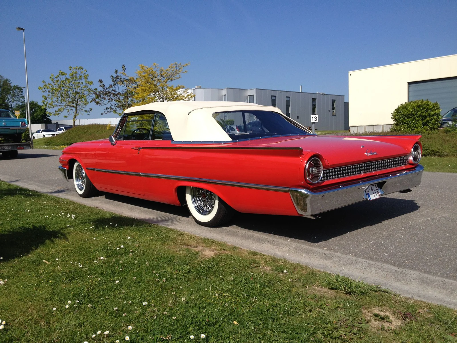 Ford Galaxie Sunliner 1961 — photo 2